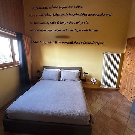 Chalet Chapeau Rar Castel Condino Bagian luar foto
