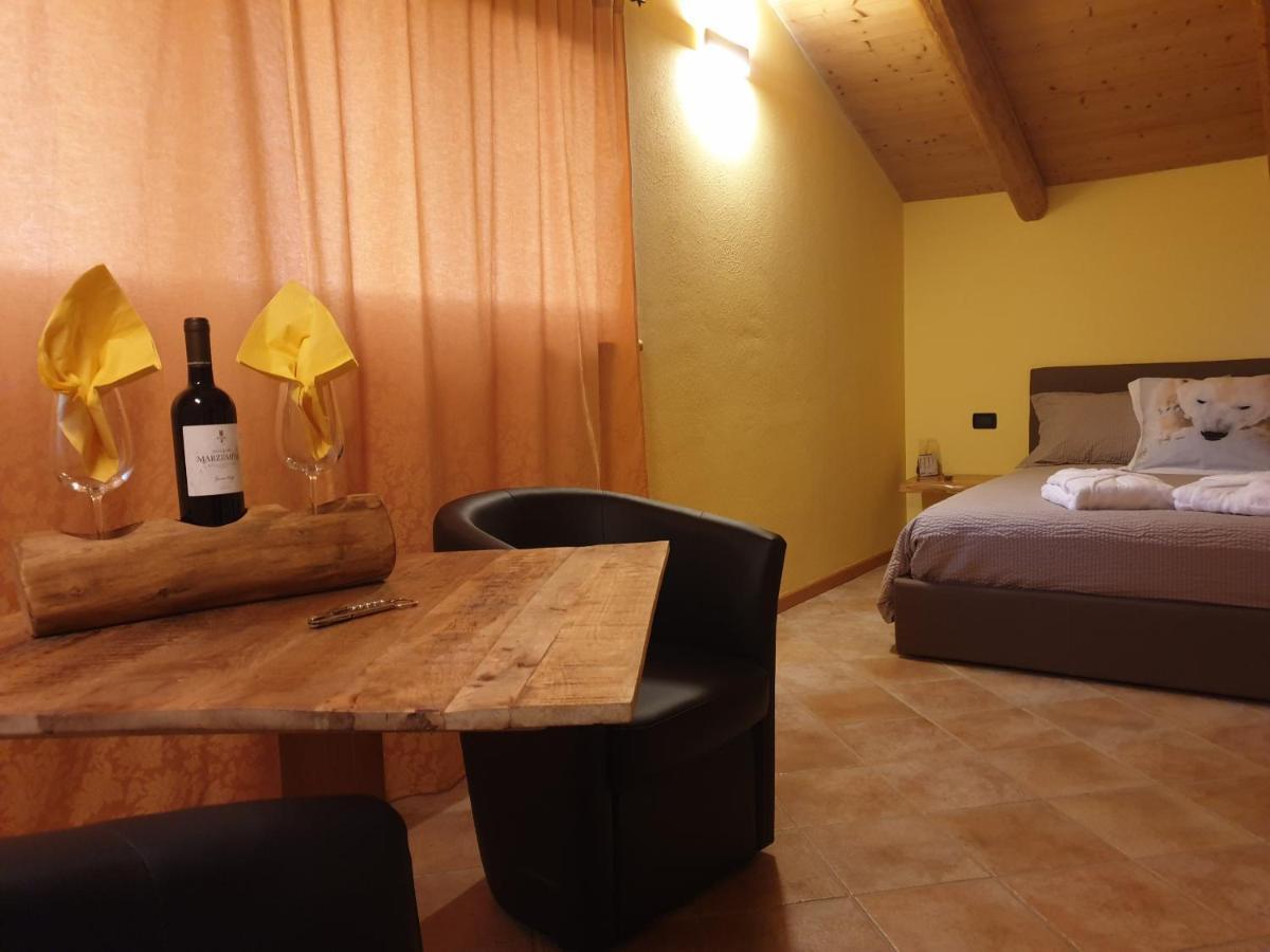 Chalet Chapeau Rar Castel Condino Bagian luar foto