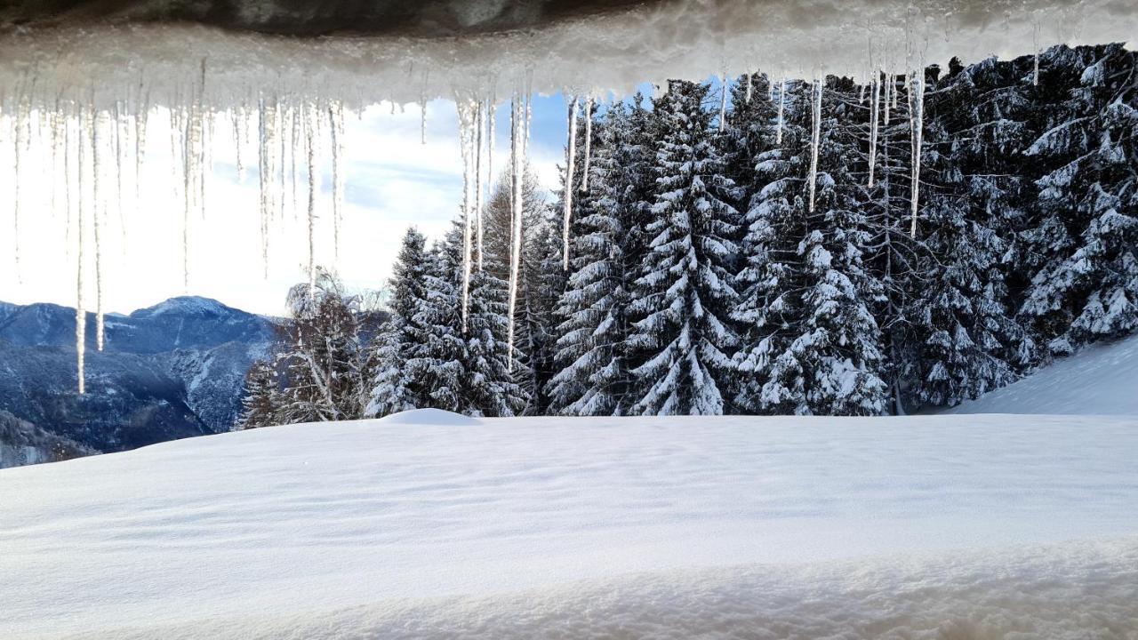 Chalet Chapeau Rar Castel Condino Bagian luar foto