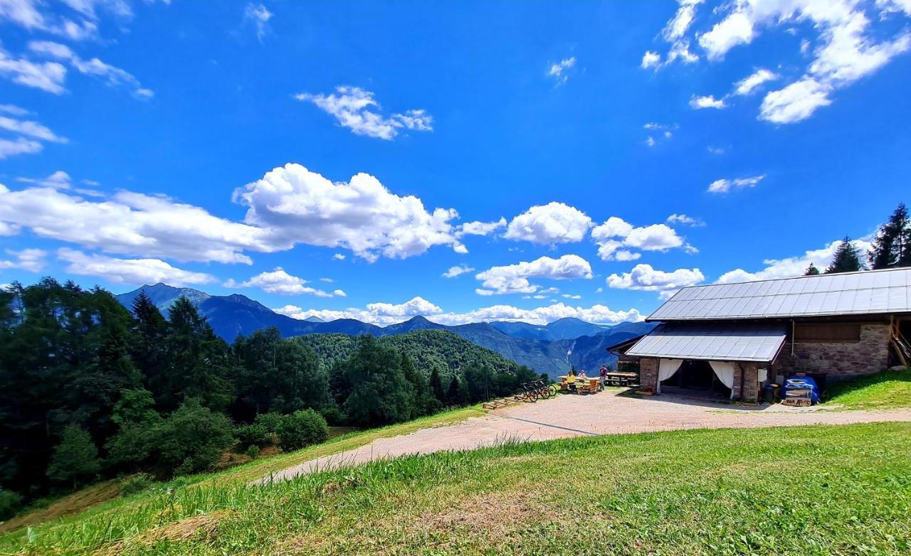 Chalet Chapeau Rar Castel Condino Bagian luar foto